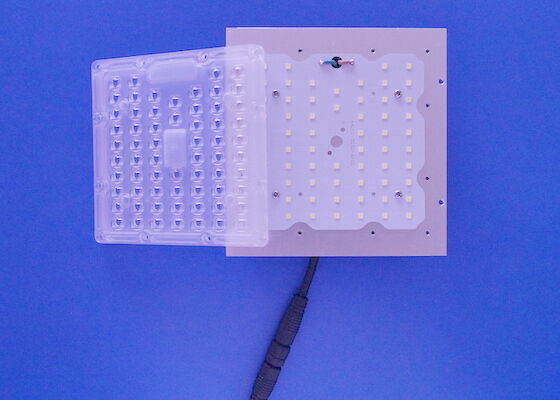 kaufen 64LEDs 50W PC Grad 130-140LM/W des Reihen-Linsen-Modul-80x150 Online-Herstellung